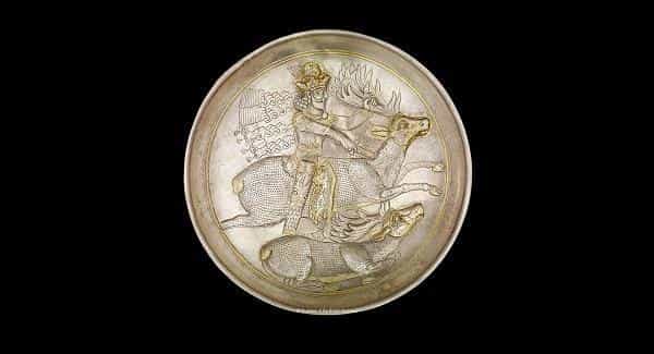038 萨珊国王狩猎盘 Plate Showing A Sasanian King Hunting