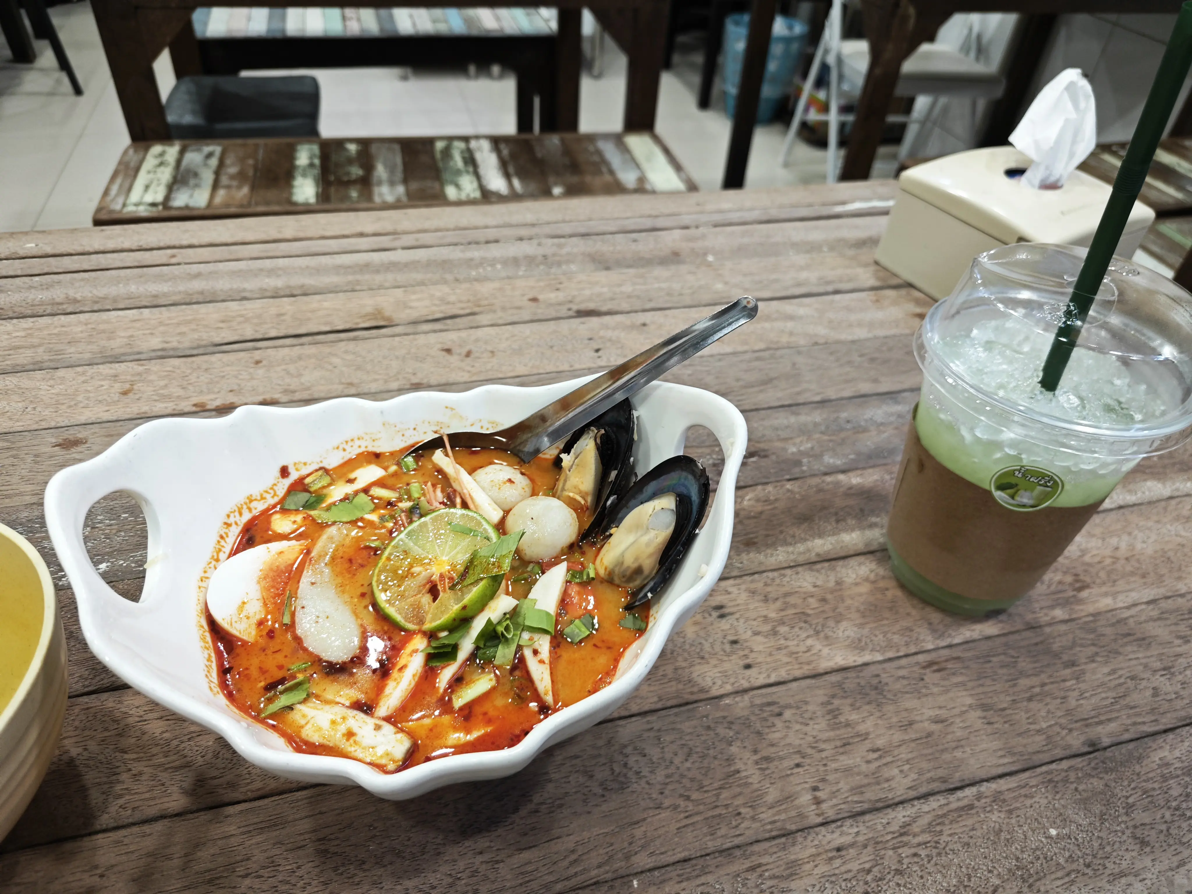 最近感觉手机自动白平衡有点问题，这张拍得有些偏冷